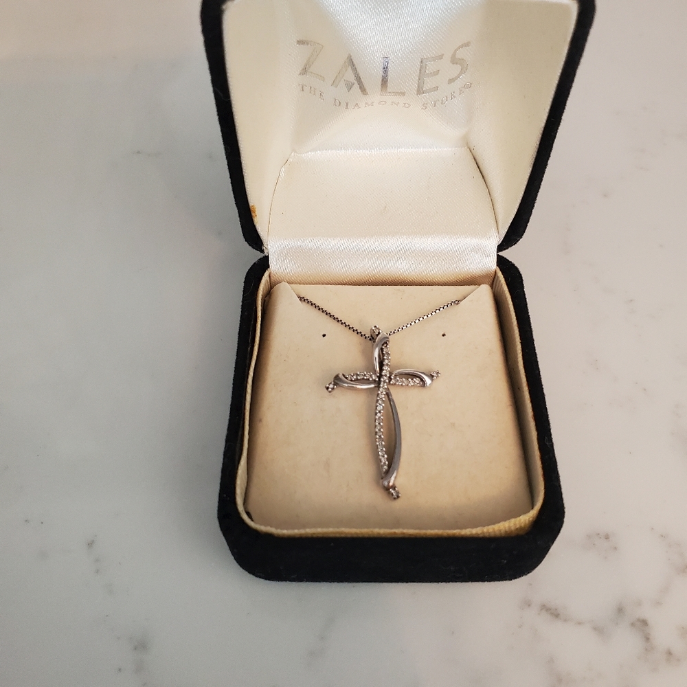 Zales 925 sterling silver cross necklace